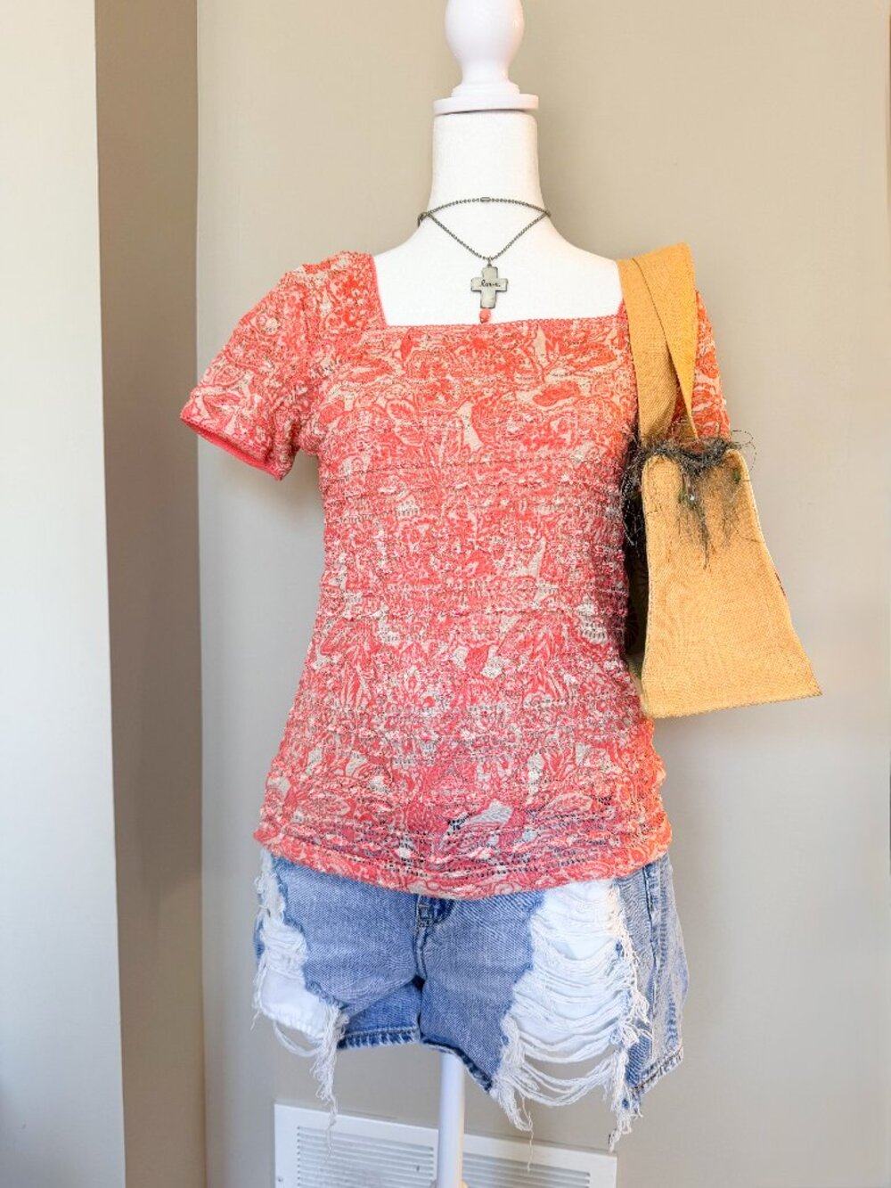 Vintage East 5th Pink And Cream Scrunchy Tee – Size Small